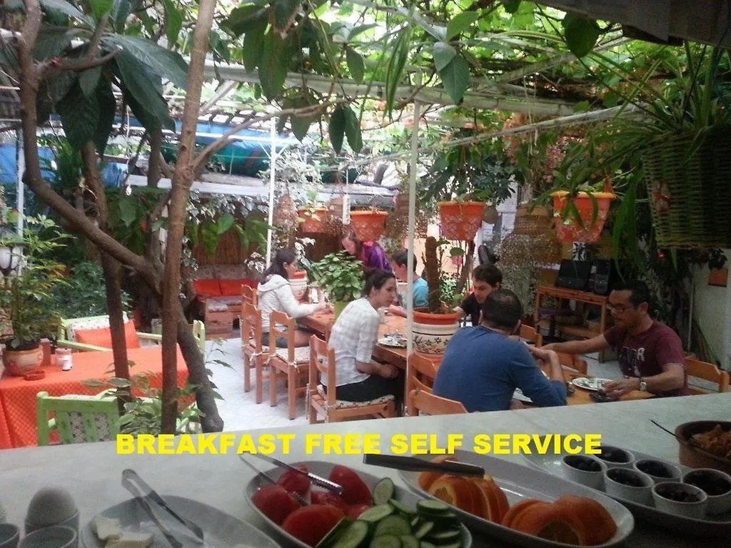 Ferah Hostel Monica'S Place Fethiye