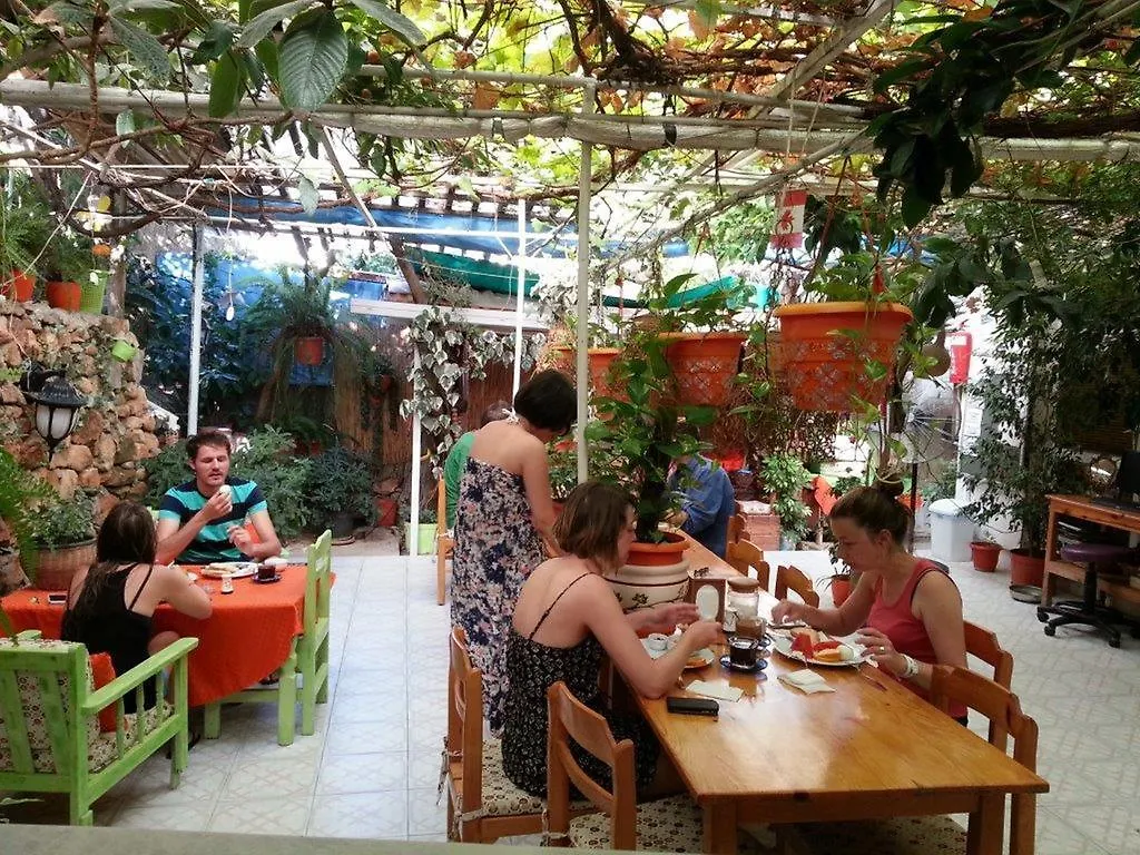 Ferah Hostel Monica'S Place Fethiye