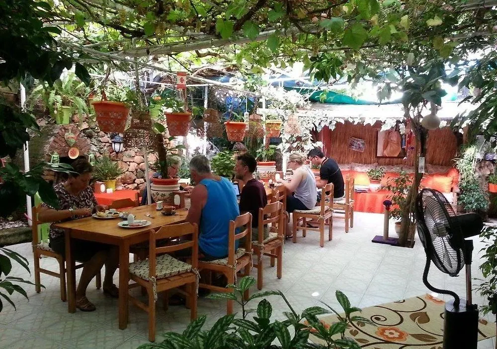 Ferah Hostel Monica'S Place Fethiye