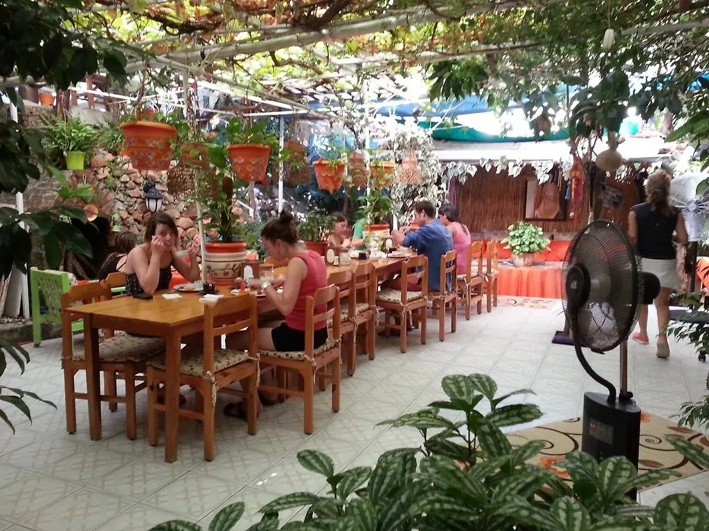 Ferah Hostel Monica'S Place Fethiye