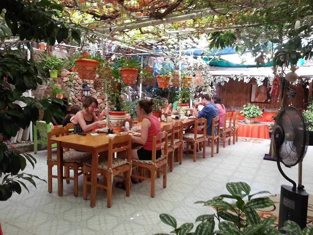 Ferah Hostel Monica'S Place Fethiye