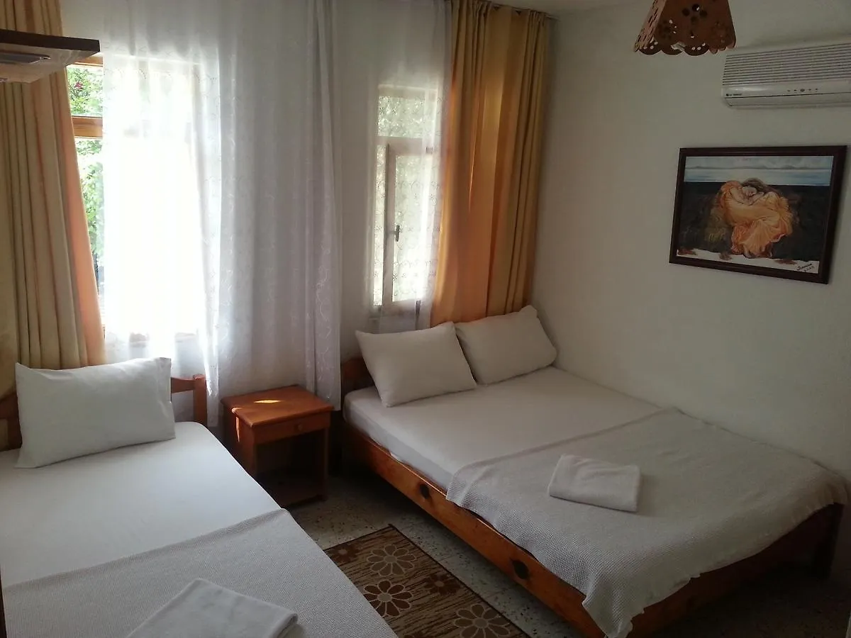 Ferah Hostel Monica'S Place Fethiye