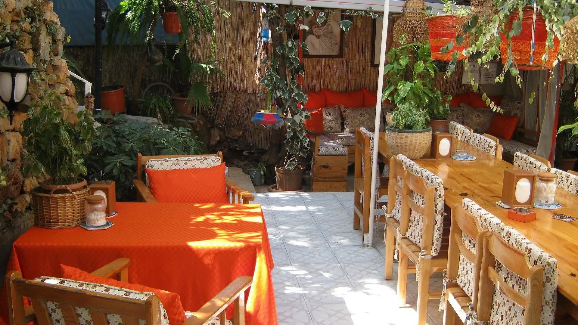 Ferah Hostel Monica'S Place Fethiye